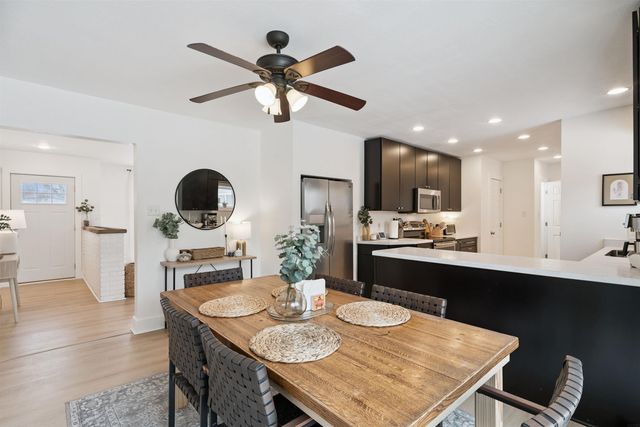 1214 Pleasant Valley Drive, Waterloo, IA 50701