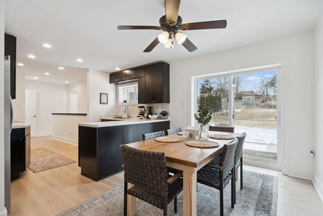 1214 Pleasant Valley Drive, Waterloo, IA 50701