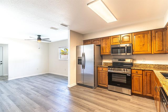 4006 HOLLYHEAD CIRCLE S, Lakeland, FL 33811