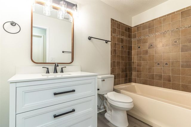 4006 HOLLYHEAD CIRCLE S, Lakeland, FL 33811