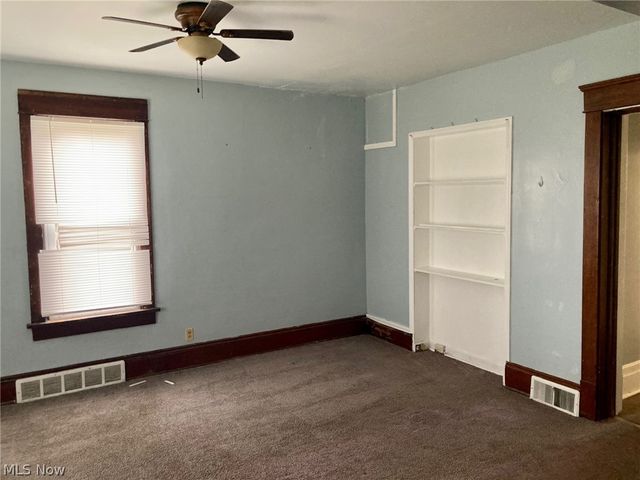 32 Summit Avenue, Niles, OH 44446