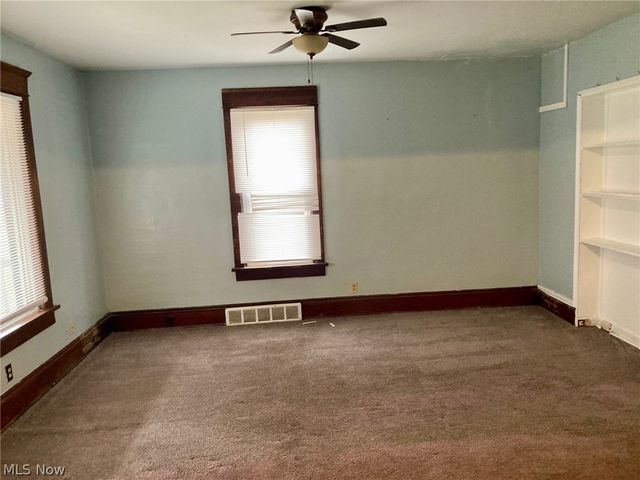 32 Summit Avenue, Niles, OH 44446