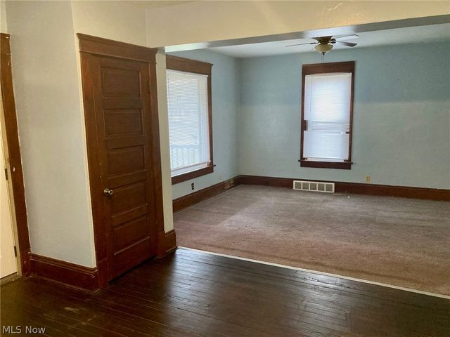 32 Summit Avenue, Niles, OH 44446