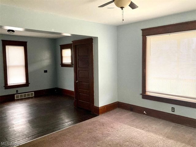 32 Summit Avenue, Niles, OH 44446