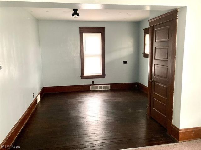 32 Summit Avenue, Niles, OH 44446