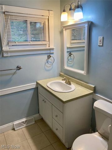 32 Summit Avenue, Niles, OH 44446