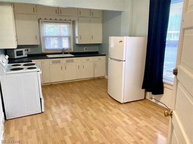 32 Summit Avenue, Niles, OH 44446