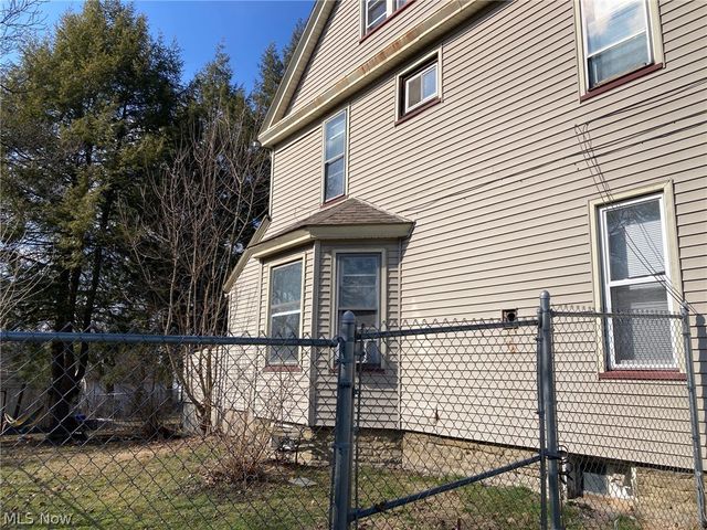 32 Summit Avenue, Niles, OH 44446