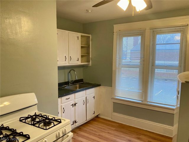 32 Summit Avenue, Niles, OH 44446