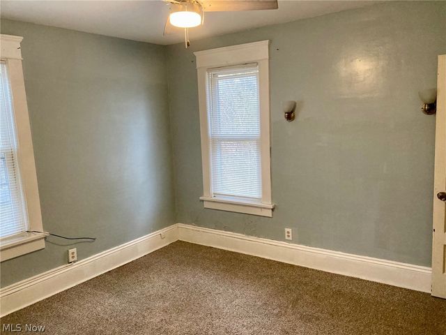 32 Summit Avenue, Niles, OH 44446