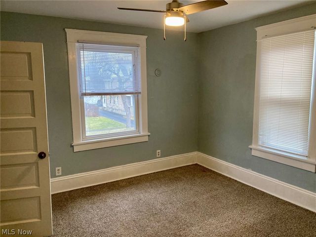 32 Summit Avenue, Niles, OH 44446