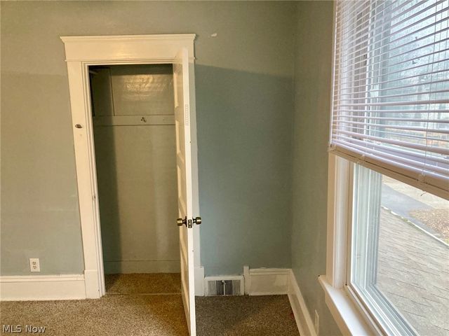 32 Summit Avenue, Niles, OH 44446