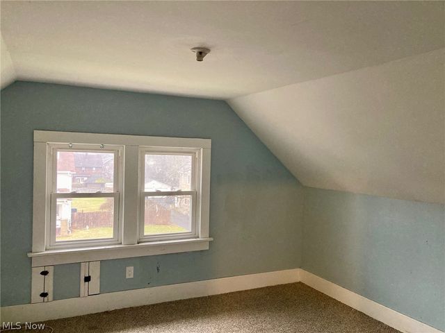 32 Summit Avenue, Niles, OH 44446