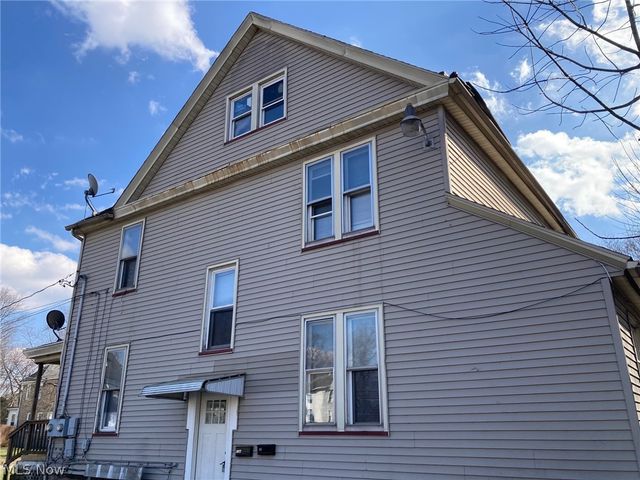 32 Summit Avenue, Niles, OH 44446