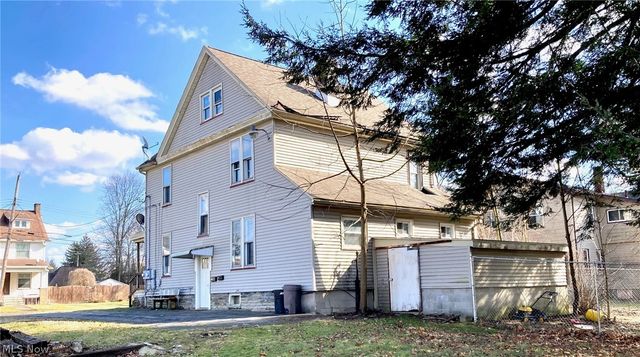 32 Summit Avenue, Niles, OH 44446