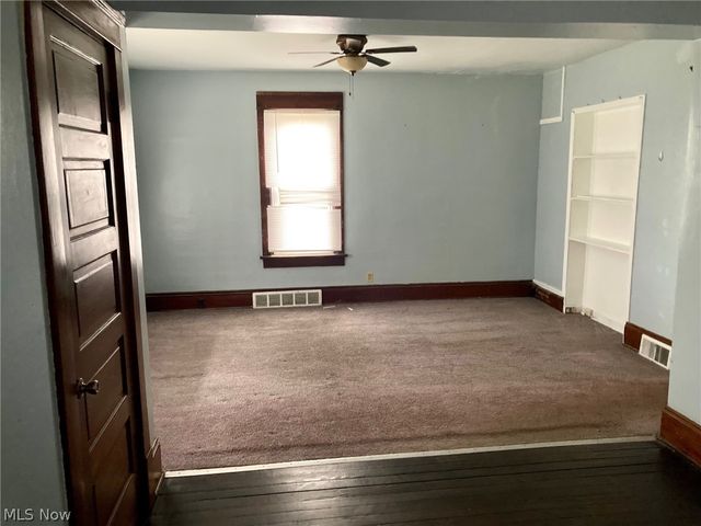 32 Summit Avenue, Niles, OH 44446