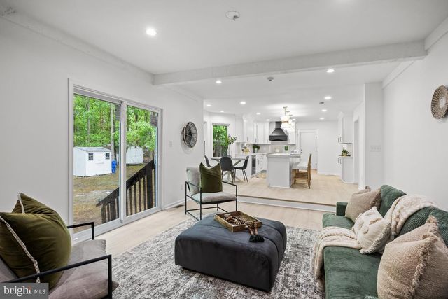 1 DICKSON DR, Medford, NJ 08055