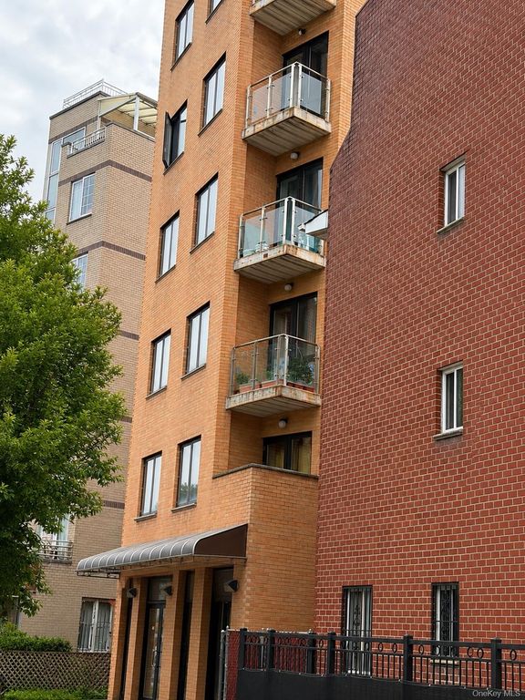 31-12 Union Street 6A, Flushing, NY 11354