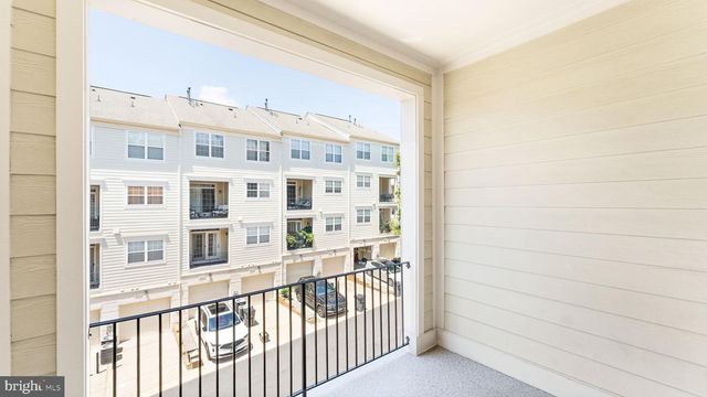 4427-B BEECHSTONE LN, Fairfax, VA 22033