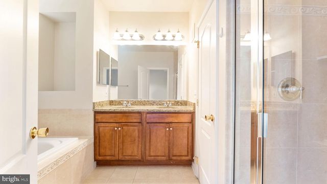 4427-B BEECHSTONE LN, Fairfax, VA 22033