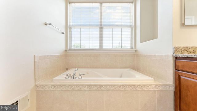 4427-B BEECHSTONE LN, Fairfax, VA 22033