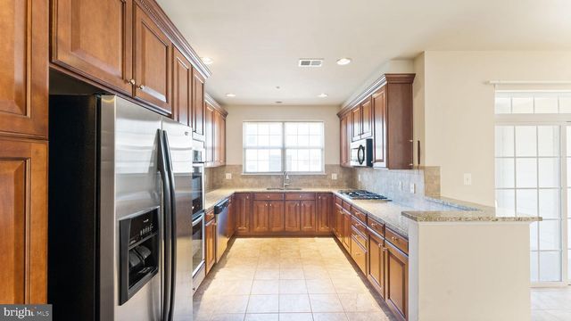 4427-B BEECHSTONE LN, Fairfax, VA 22033
