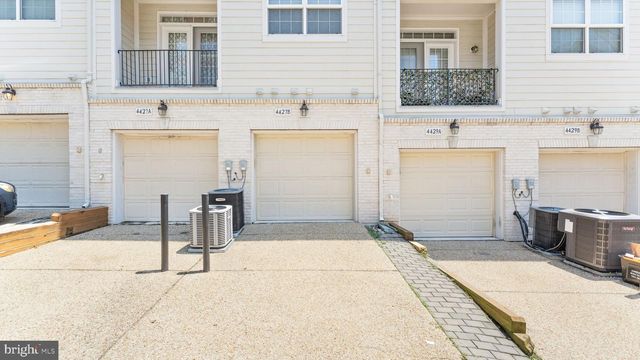 4427-B BEECHSTONE LN, Fairfax, VA 22033