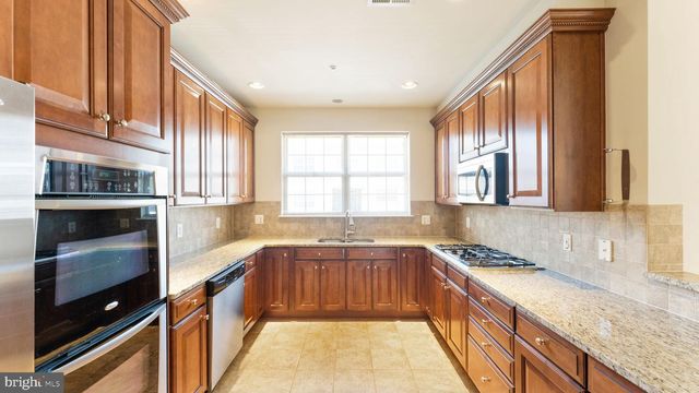 4427-B BEECHSTONE LN, Fairfax, VA 22033