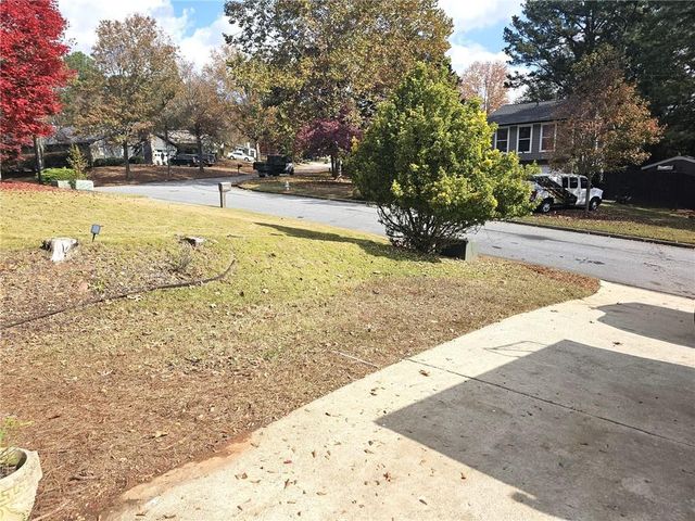 10085 Old Woodland Entry, Johns Creek, GA 30022