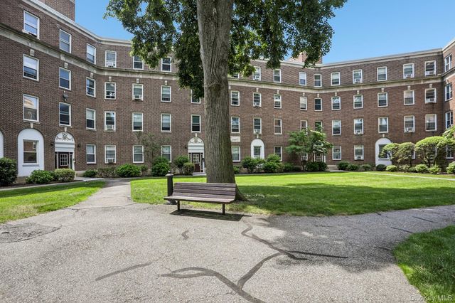 445 Gramatan Ave CD3, Fleetwood, NY 10552