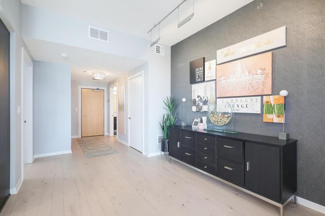 740 Portland Avenue 907, Minneapolis, MN 55415