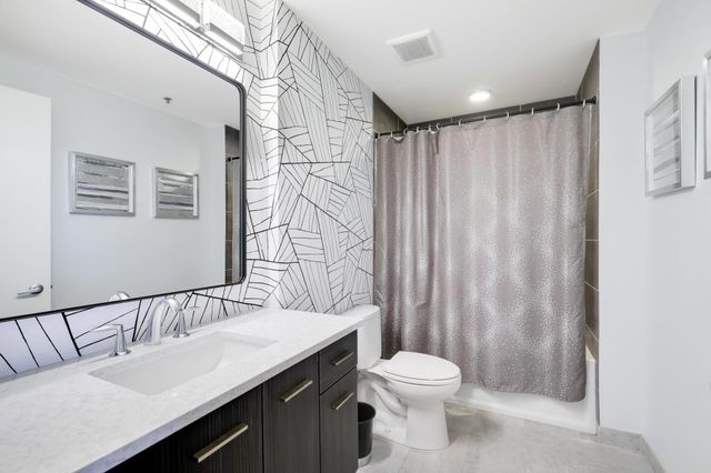 740 Portland Avenue 907, Minneapolis, MN 55415