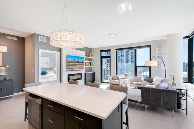 740 Portland Avenue 907, Minneapolis, MN 55415