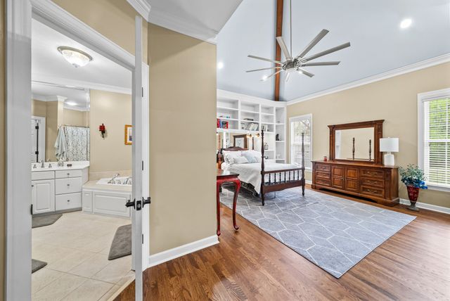 5398 Woods Edge Dr, Lebanon, TN 37090