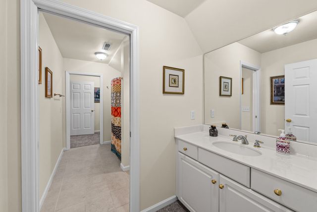 5398 Woods Edge Dr, Lebanon, TN 37090