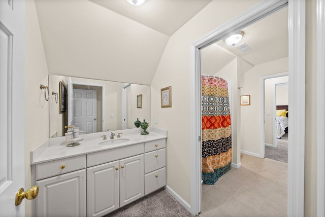 5398 Woods Edge Dr, Lebanon, TN 37090