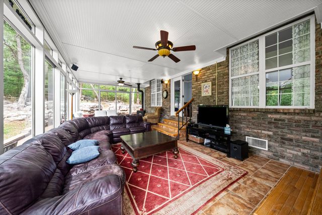 5398 Woods Edge Dr, Lebanon, TN 37090