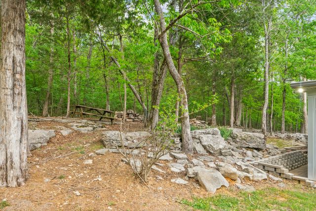 5398 Woods Edge Dr, Lebanon, TN 37090