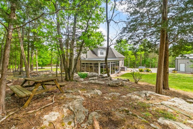 5398 Woods Edge Dr, Lebanon, TN 37090