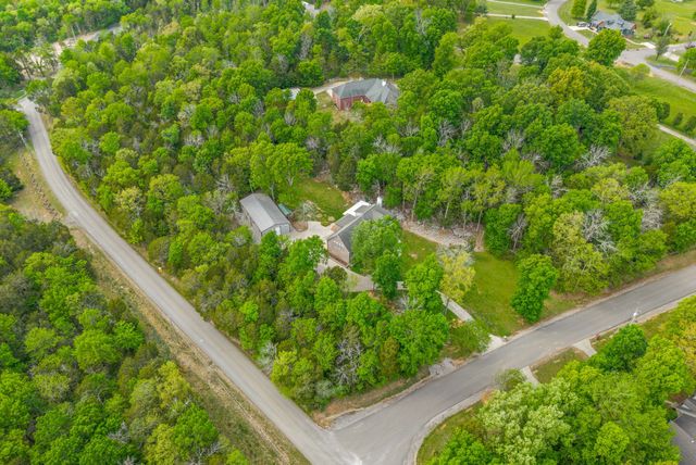 5398 Woods Edge Dr, Lebanon, TN 37090
