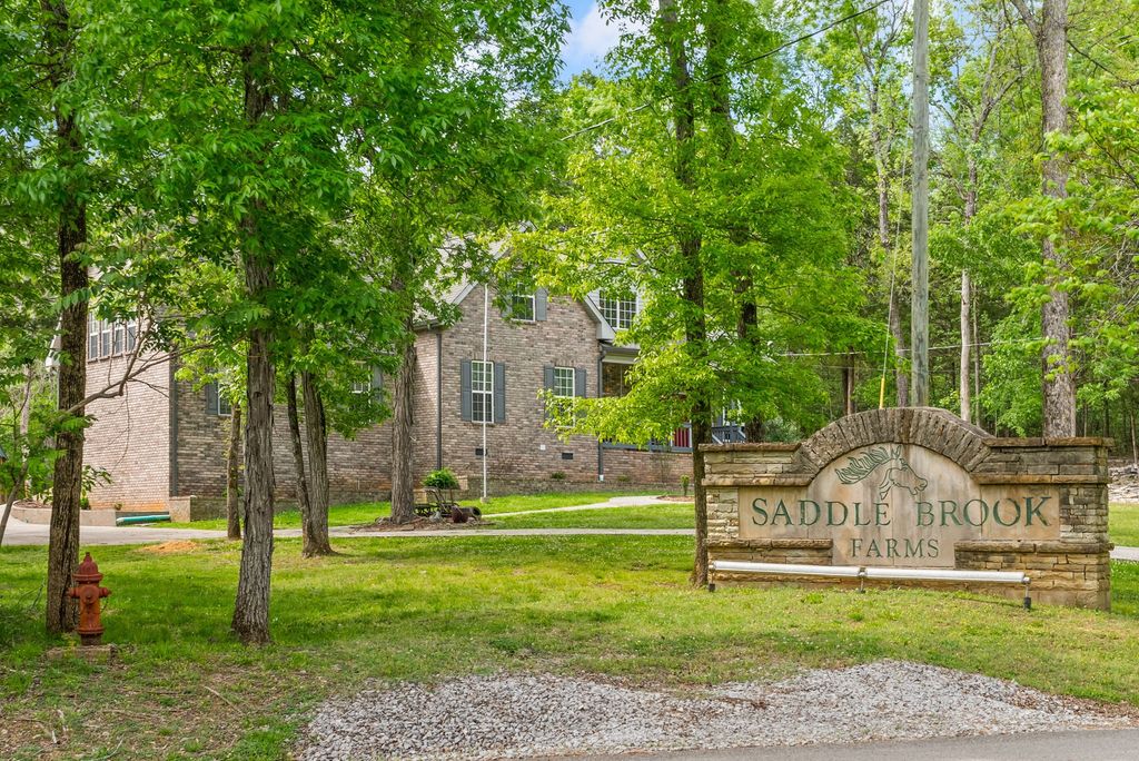 5398 Woods Edge Dr, Lebanon, TN 37090