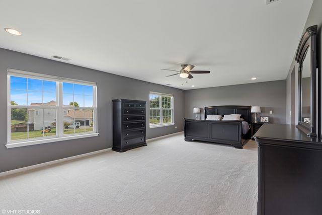 2621 Hastings Court, Gurnee, IL 60031