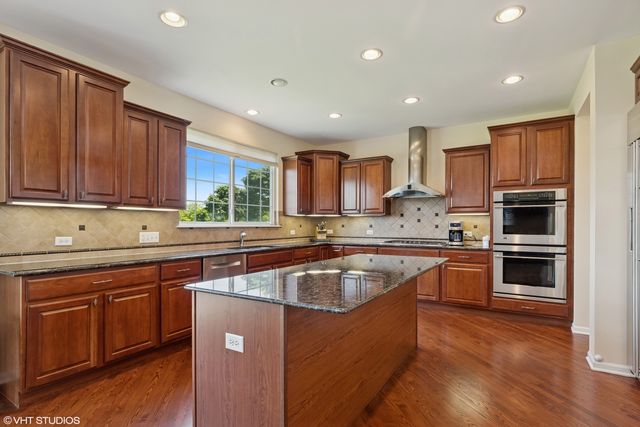 2621 Hastings Court, Gurnee, IL 60031