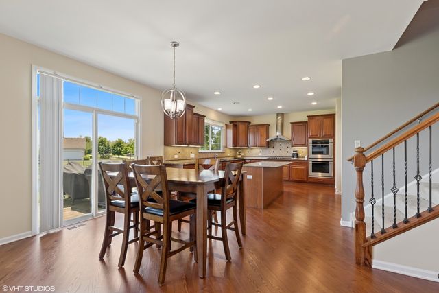 2621 Hastings Court, Gurnee, IL 60031