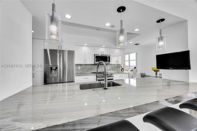 2000 Towerside Ter 1206, Miami, FL 33138