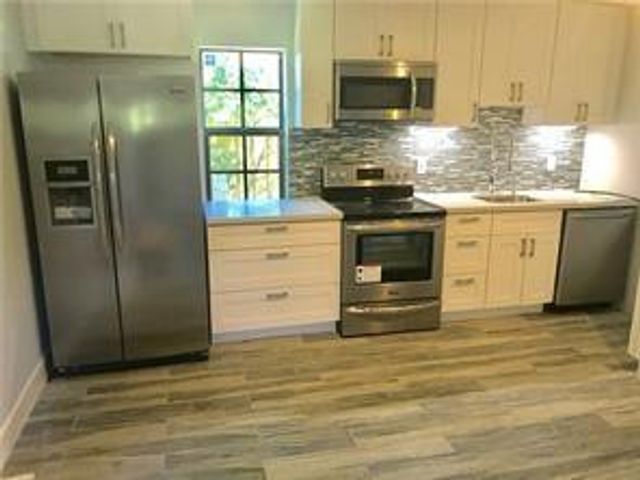 905 NE 28th Street, Wilton Manors, FL 33334