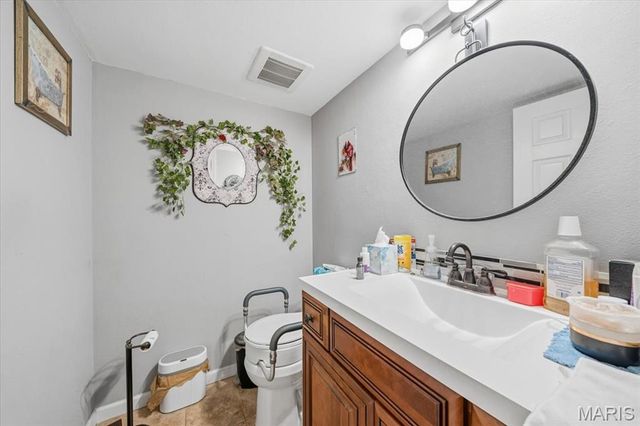 579 N Green Mount Road, Shiloh, IL 62221