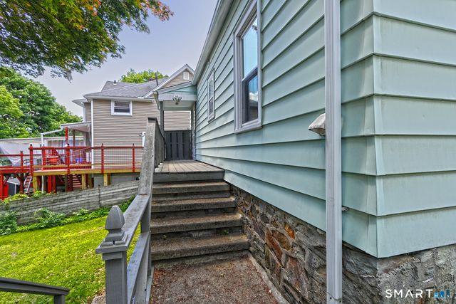 293 Pleasantview Avenue, Bridgeport, CT 06606