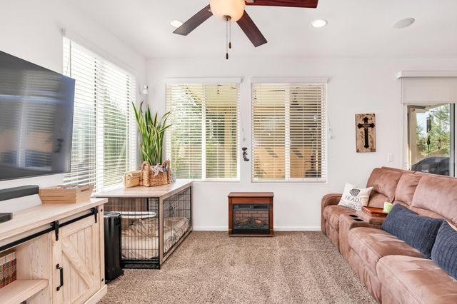 10857 N Knowlton Way, Fresno, CA 93730