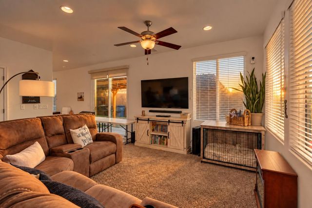 10857 N Knowlton Way, Fresno, CA 93730